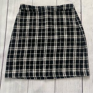 Banana Republic Black and Cream Checkered Skirt Size 2